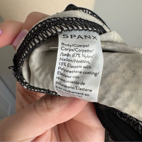 NWT Spanx Black and White Snake Print Leggings - Picture 8 of 8